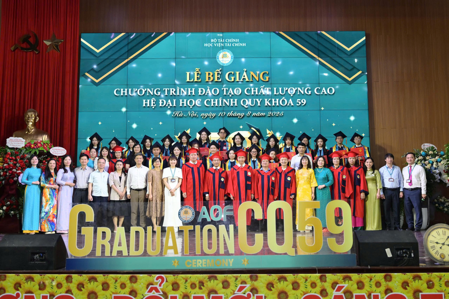 Gần 1.200 sinh vi&ecirc;n t&agrave;i ch&iacute;nh&nbsp;sẵn s&agrave;ng chinh phục tương lai.