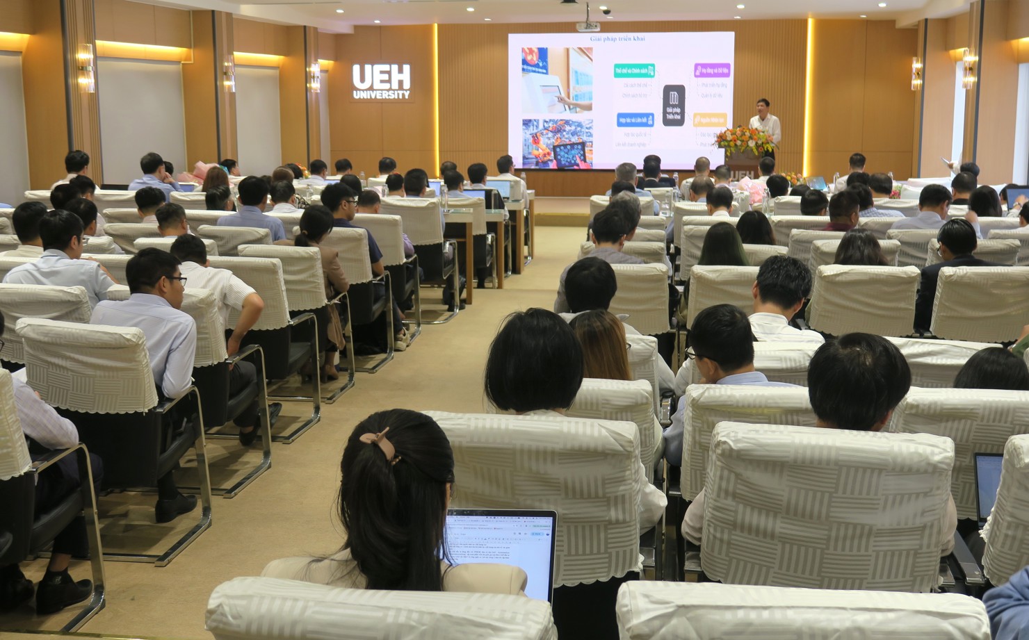Hội thảo cũng ghi nhận nhiều g&oacute;p &yacute; về x&acirc;y dựng hạ tầng số, doanh nghiệp số, dịch vụ c&ocirc;ng số, nh&acirc;n lực số, đổi mới s&aacute;ng tạo. Ảnh: Đức Mỹ