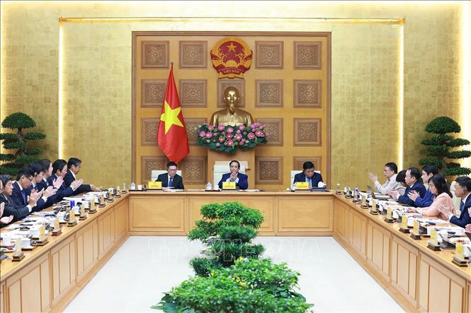 Thủ tướng Phạm Minh Chính với các doanh nghiệp Nhật Bản đang đầu tư tại Việt Nam. Ảnh: Dương Giang/TTXVN