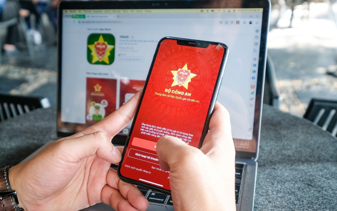 Người dân có thể đổi thẻ căn cước miễn phí qua VNeID sau khi thay đổi địa giới hành chính.