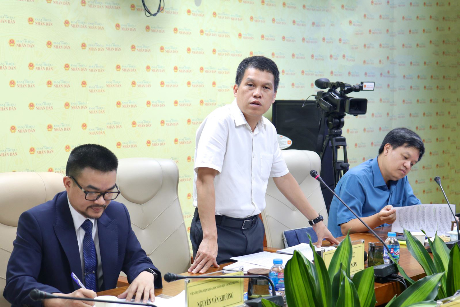 Các đại biểu nêu đề xuất tại Tọa đàm.
