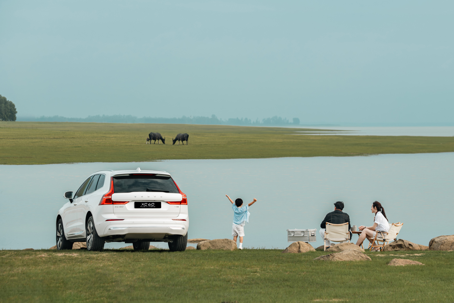 Volvo lu&ocirc;n giữ cho những sản phẩm của m&igrave;nh phong c&aacute;ch thiết kế độc bản. Ở XC60, vẻ đẹp của sự tối giản, tinh tế v&agrave; sang trọng được kế thừa qua nhiều thế hệ.