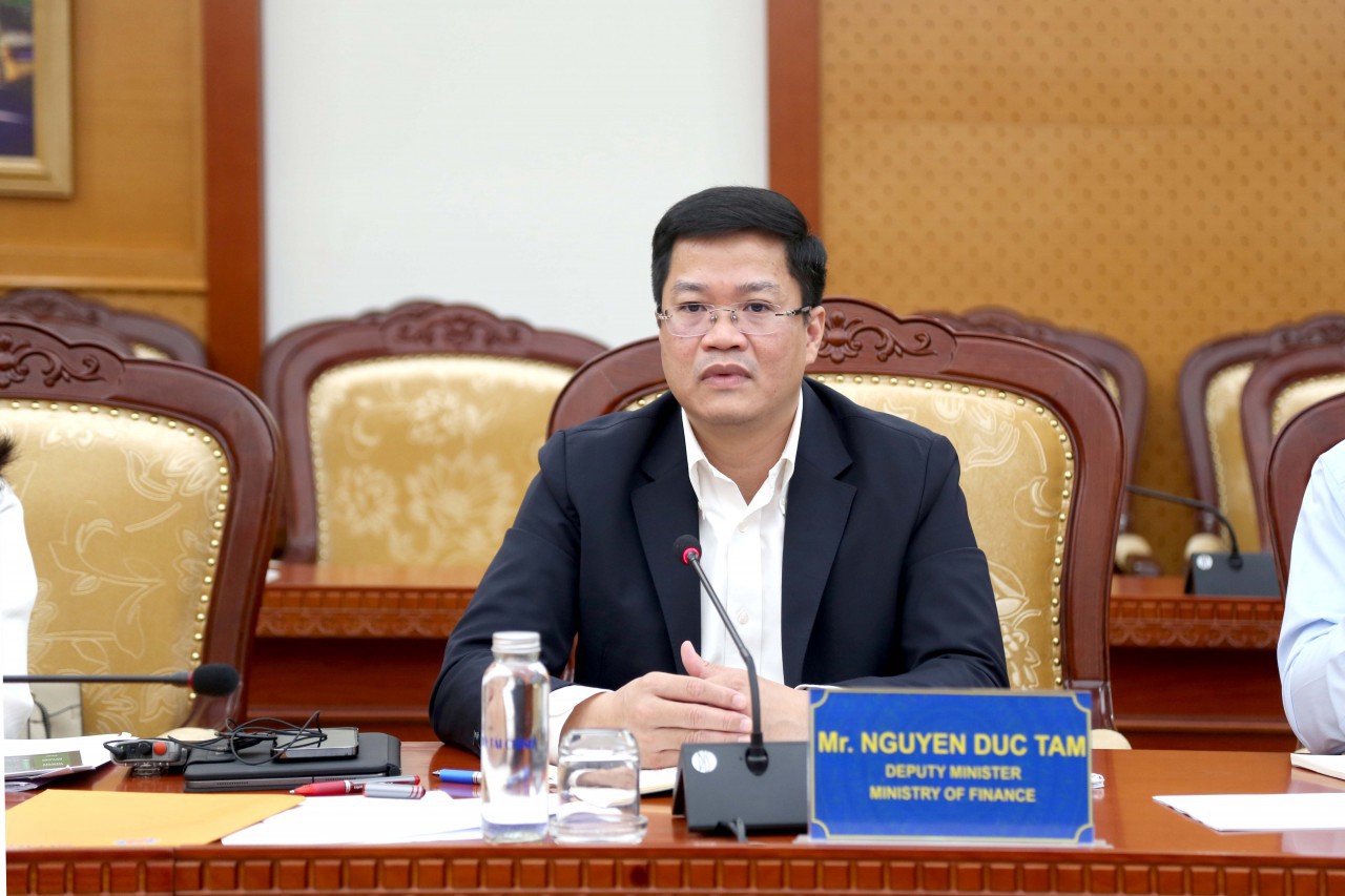 Thứ trưởng Bộ T&agrave;i ch&iacute;nh Nguyễn Đức T&acirc;m ph&aacute;t biểu tại buổi l&agrave;m việc.