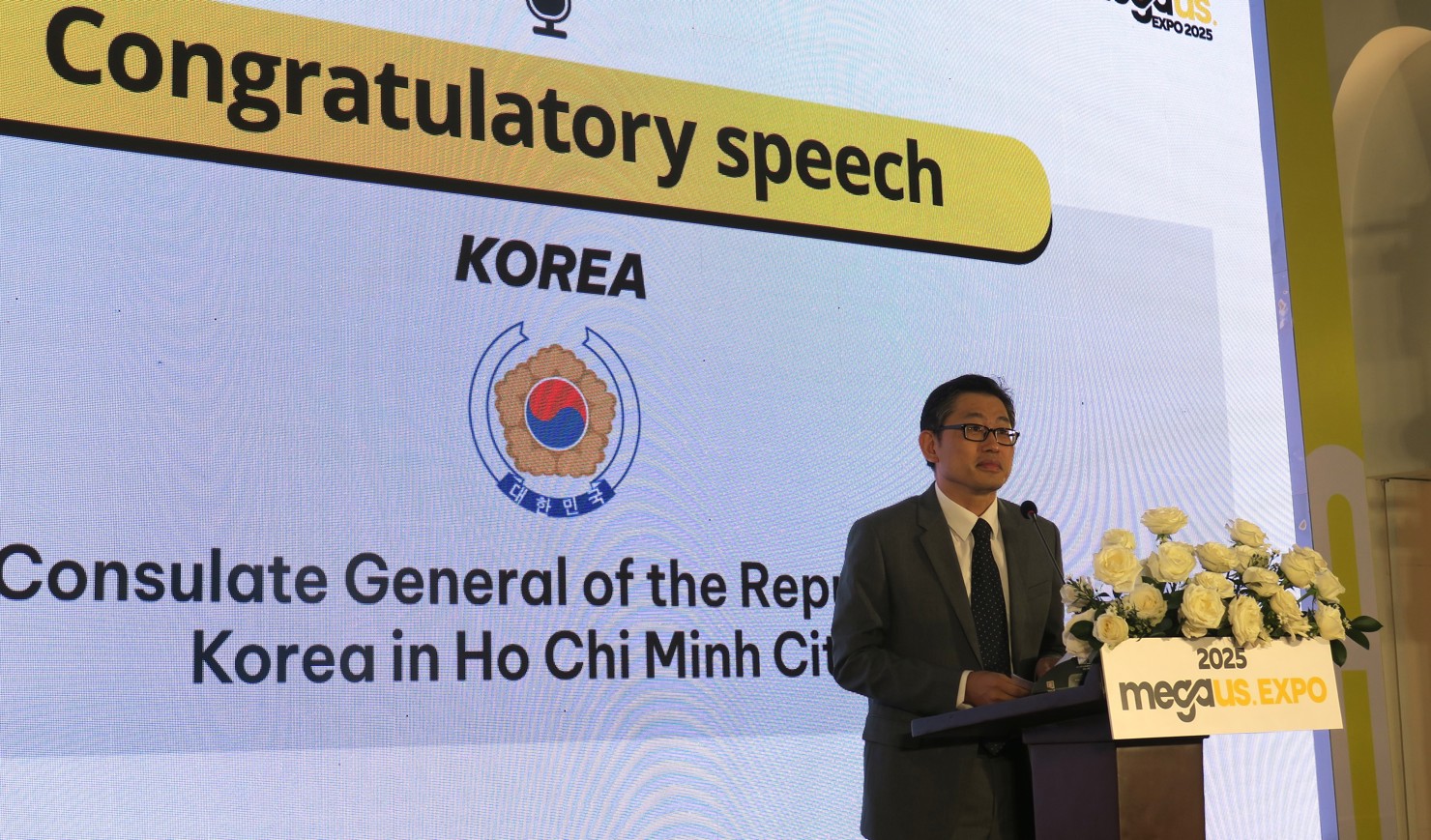 L&atilde;nh sự phụ tr&aacute;ch doanh nghiệp vừa v&agrave; nhỏ (Tổng l&atilde;nh sự qu&aacute;n H&agrave;n Quốc tại TP. Hồ Ch&iacute; Minh)&nbsp;Ryu Seung-Ho đ&aacute;nh gi&aacute; cao sự ph&aacute;t triển của kinh tế Việt Nam trong thời gian qua. Ảnh: Đức Mỹ