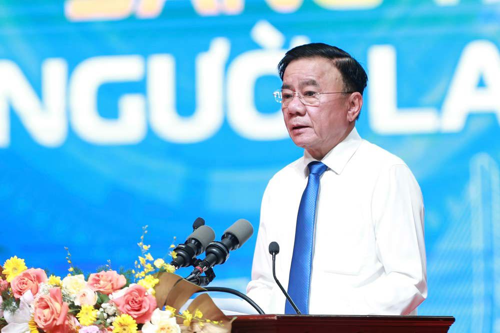 Thường trực Ban B&iacute; thư Trần Cẩm T&uacute; ph&aacute;t biểu tại Diễn đ&agrave;n.