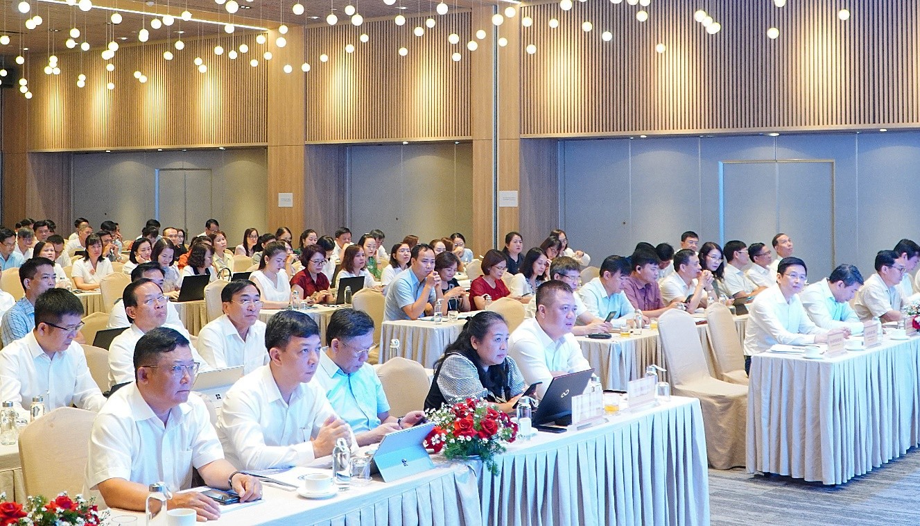 Gi&aacute;m đốc BHXH c&aacute;c địa phương v&agrave; l&atilde;nh đạo phụ tr&aacute;ch c&ocirc;ng t&aacute;c kiểm tra tham dự