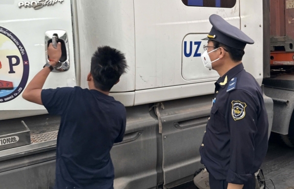 Hoạt động nghiệp vụ tại Hải quan cửa khẩu quốc tế Lao Bảo, Chi cục Hải quan khu vực IX.  