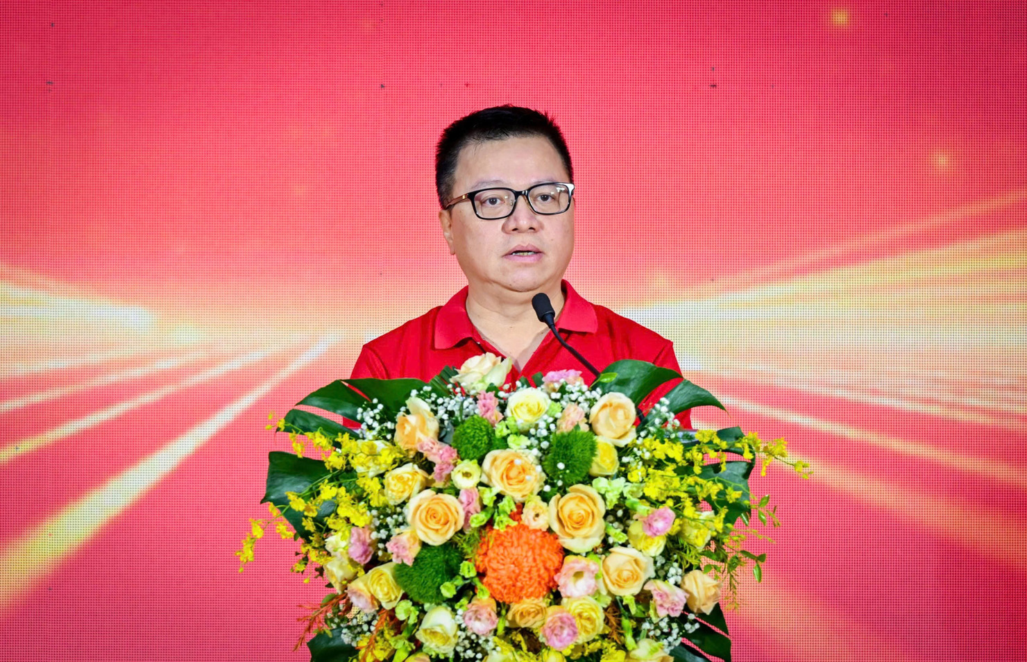 Đồng ch&iacute; L&ecirc; Quốc Minh - Ủy vi&ecirc;n Trung ương Đảng, Tổng Bi&ecirc;n tập B&aacute;o Nh&acirc;n D&acirc;n, Ph&oacute; Trưởng Ban Tuy&ecirc;n gi&aacute;o v&agrave; D&acirc;n vận Trung ương, Chủ tịch Hội Nh&agrave; b&aacute;o Việt Nam ph&aacute;t biểu tại Lễ ph&aacute;t động. (Ảnh: TH&Agrave;NH ĐẠT). &nbsp;