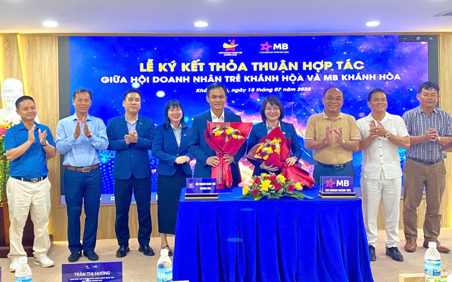Hội Doanh nhân trẻ Khánh Hòa ký kết hợp tác với ngân hàng về hỗ trợ tín dụng cho doanh nghiệp hội viên. Ảnh: HT