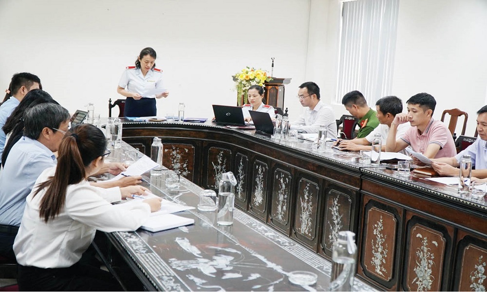 BHXH thành phố Huế công bố quyết định kiểm tra các đơn vị nợ BHXH.