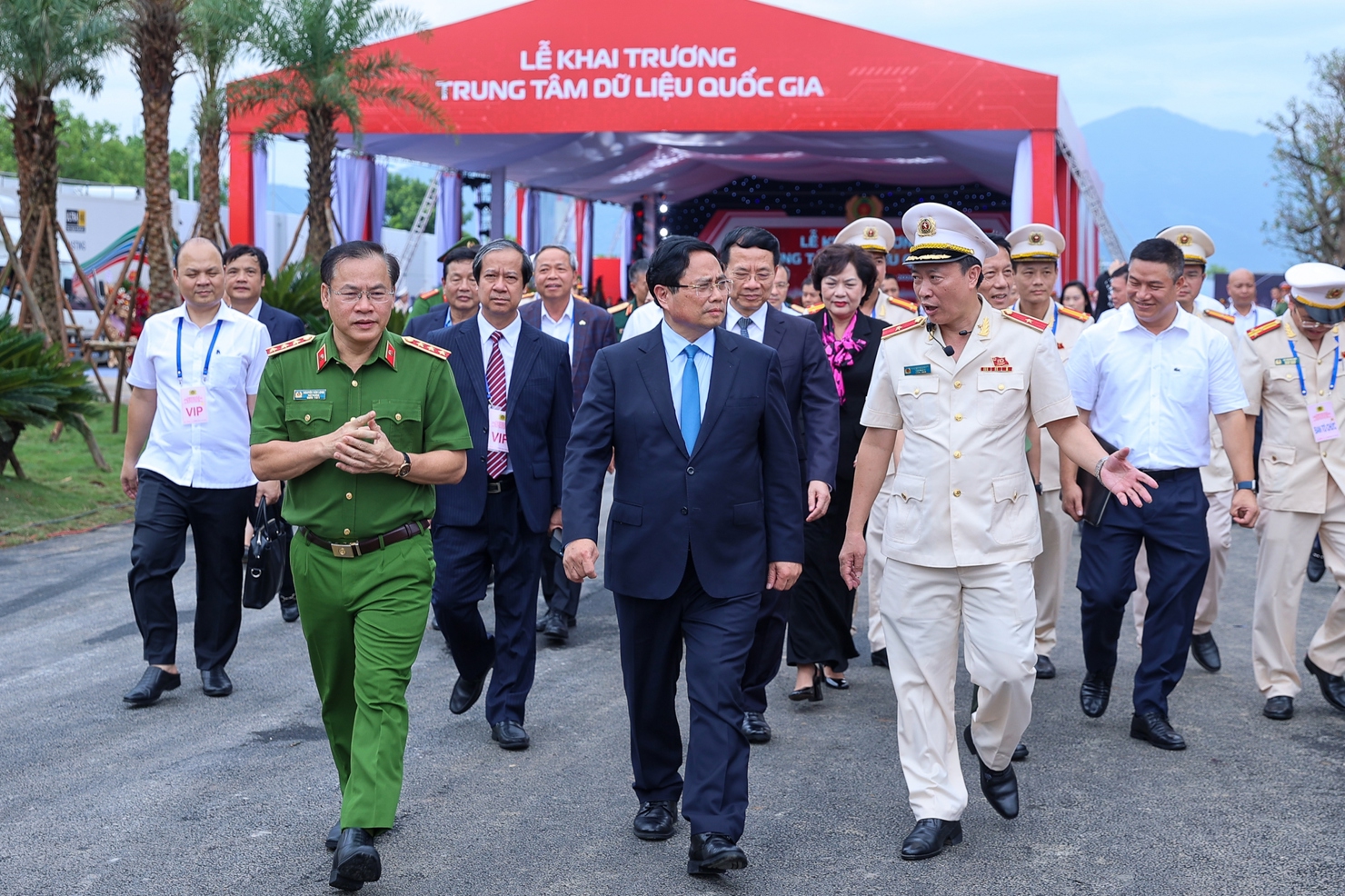 Thủ tướng Ch&iacute;nh phủ Phạm Minh Ch&iacute;nh tới dự Lễ khai trương Trung t&acirc;m dữ liệu quốc gia số 1. Ảnh: VGP/Nhật Bắc