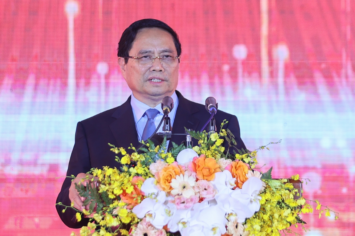 Thủ tướng Ch&iacute;nh phủ cho biết, ph&aacute;t triển khoa học c&ocirc;ng nghệ, đổi mới s&aacute;ng tạo v&agrave; chuyển đổi số quốc gia l&agrave; xu thế tất yếu, lựa chọn chiến lược, y&ecirc;u cầu kh&aacute;ch quan, ưu ti&ecirc;n h&agrave;ng đầu, l&agrave; sự nghiệp của to&agrave;n Đảng, to&agrave;n qu&acirc;n, to&agrave;n d&acirc;n ta. Ảnh: VGP/Nhật Bắc