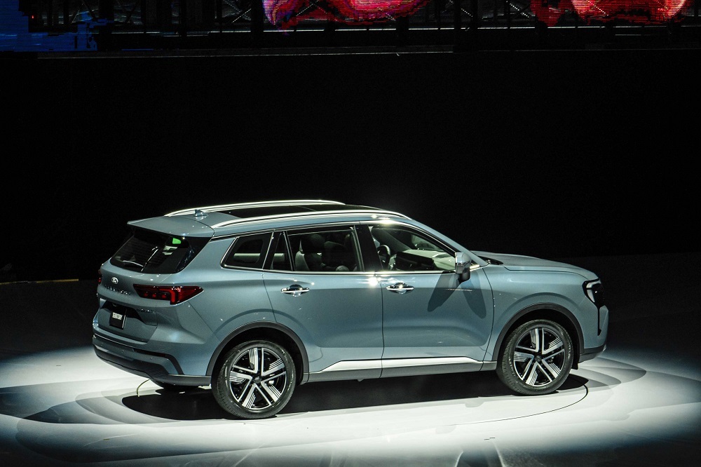 Thể hiện trọn vẹn tinh thần ki&ecirc;u h&atilde;nh dấu ấn Ford "Built Ford Proud&rdquo;, Ford Territory phi&ecirc;n bản mới thiết lập chuẩn mực mới cho việc sở hữu SUV hiện đại, tiện nghi.