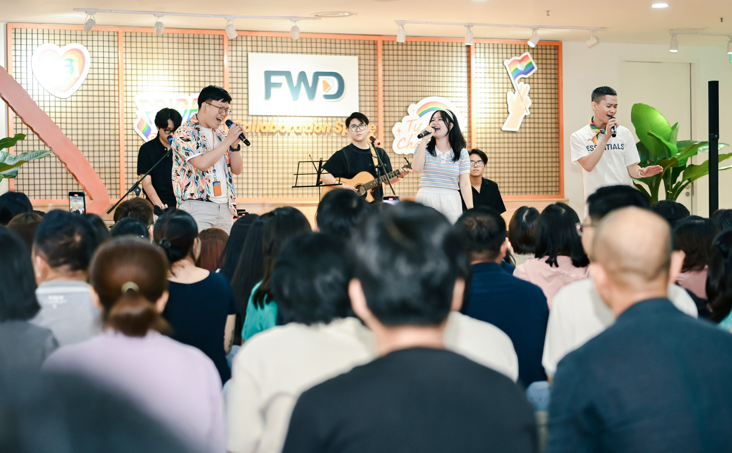 Th&ocirc;ng điệp &ldquo;Sống đầy Chất T&ocirc;i&rdquo; được lan tỏa qua h&agrave;ng loạt hoạt động v&agrave;o c&aacute;c dịp đặc biệt tại văn ph&ograve;ng FWD Việt Nam.