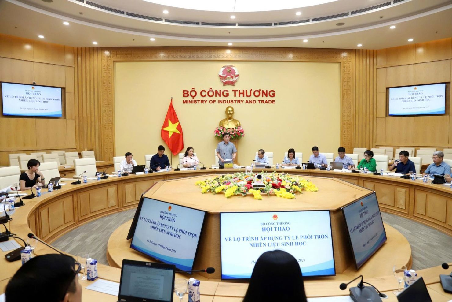Hội thảo lấy ý kiến góp ý về Dự thảo Thông tư quy định lộ trình áp dụng tỷ lệ phối trộn nhiên liệu sinh học tại Việt Nam.