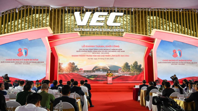 Quang cảnh buổi lễ. (Ảnh: TRẦN HẢI). &nbsp;