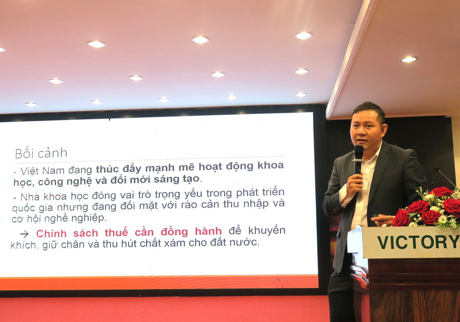TS. Trần Trung Ki&ecirc;n, Gi&aacute;m đốc chương tr&igrave;nh đ&agrave;o tạo Thuế, Khoa T&agrave;i ch&iacute;nh c&ocirc;ng, Đại học Kinh tế TP. Hồ Ch&iacute; Minh (UEH). Ảnh: Đức Mỹ