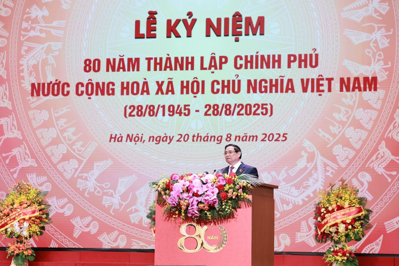 Thủ tướng Phạm Minh Ch&iacute;nh tr&igrave;nh b&agrave;y diễn văn tại Lễ kỷ niệm. Ảnh: VGP/Nhật Bắc
