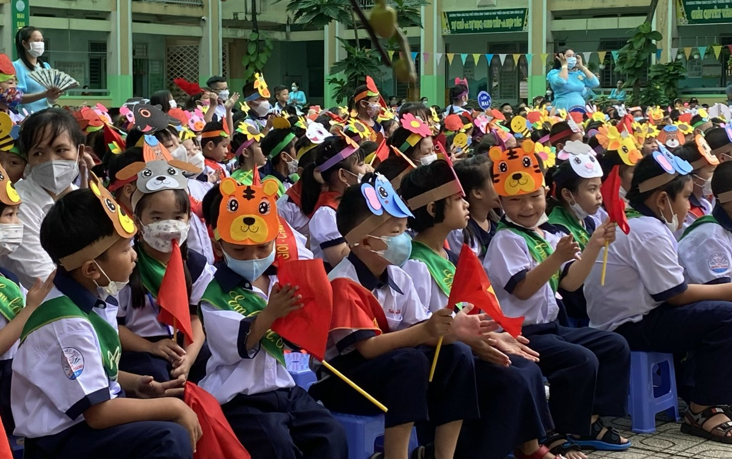 C&aacute;c trường phải r&agrave; so&aacute;t, cập nhật đầy đủ cơ sở dữ liệu về gi&aacute;o vi&ecirc;n v&agrave; học sinh để c&oacute; biện ph&aacute;p bổ sung ph&ugrave; hợp. Ảnh: L&ecirc; Văn