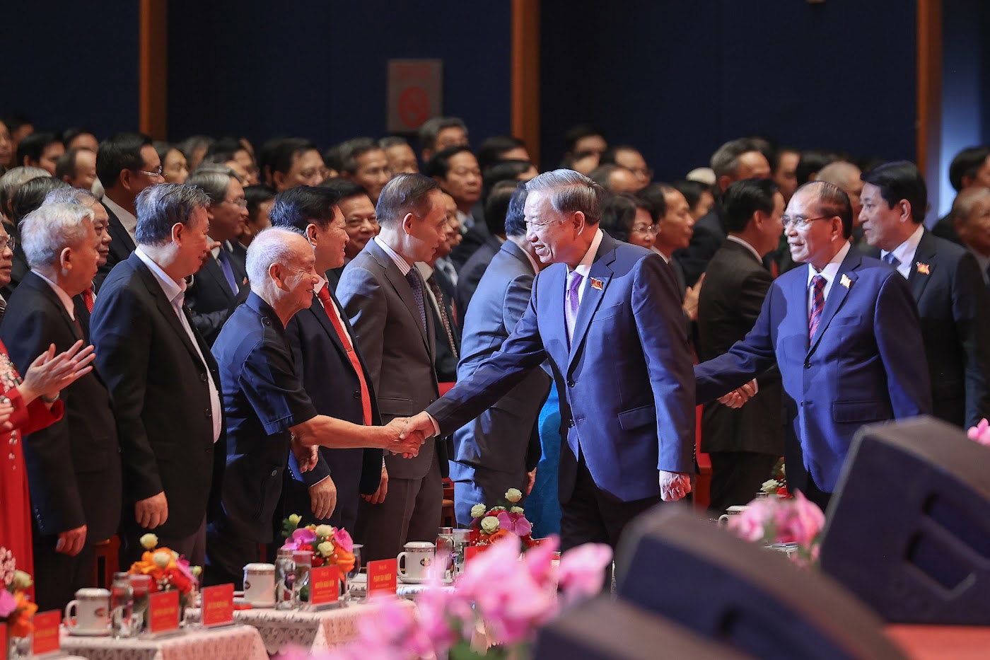 Tổng B&iacute; thư T&ocirc; L&acirc;m với c&aacute;c đại biểu tham dự Lễ kỷ niệm. Ảnh: VGP/Nhật Bắc
