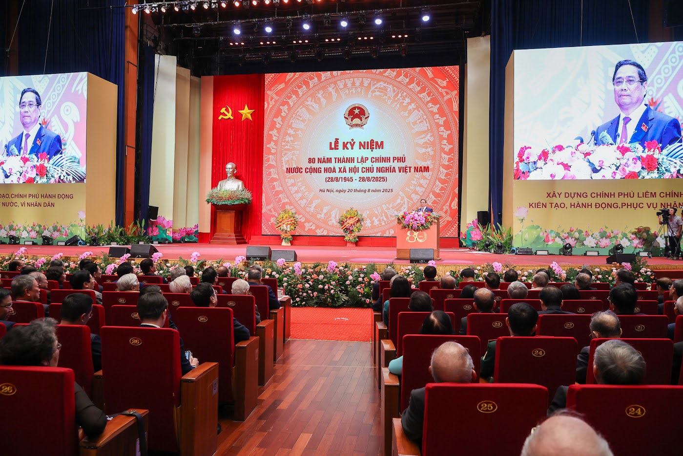 Thủ tướng Phạm Minh Ch&iacute;nh n&ecirc;u r&otilde;: Ch&iacute;nh phủ tr&acirc;n trọng cảm ơn v&agrave; nghi&ecirc;m t&uacute;c tiếp thu đầy đủ những &yacute; kiến chỉ đạo của đồng ch&iacute; Tổng B&iacute; thư T&ocirc; L&acirc;m. Ảnh: VGP/Nhật Bắc