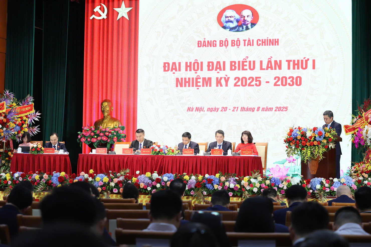 Toàn cảnh Hội nghị.