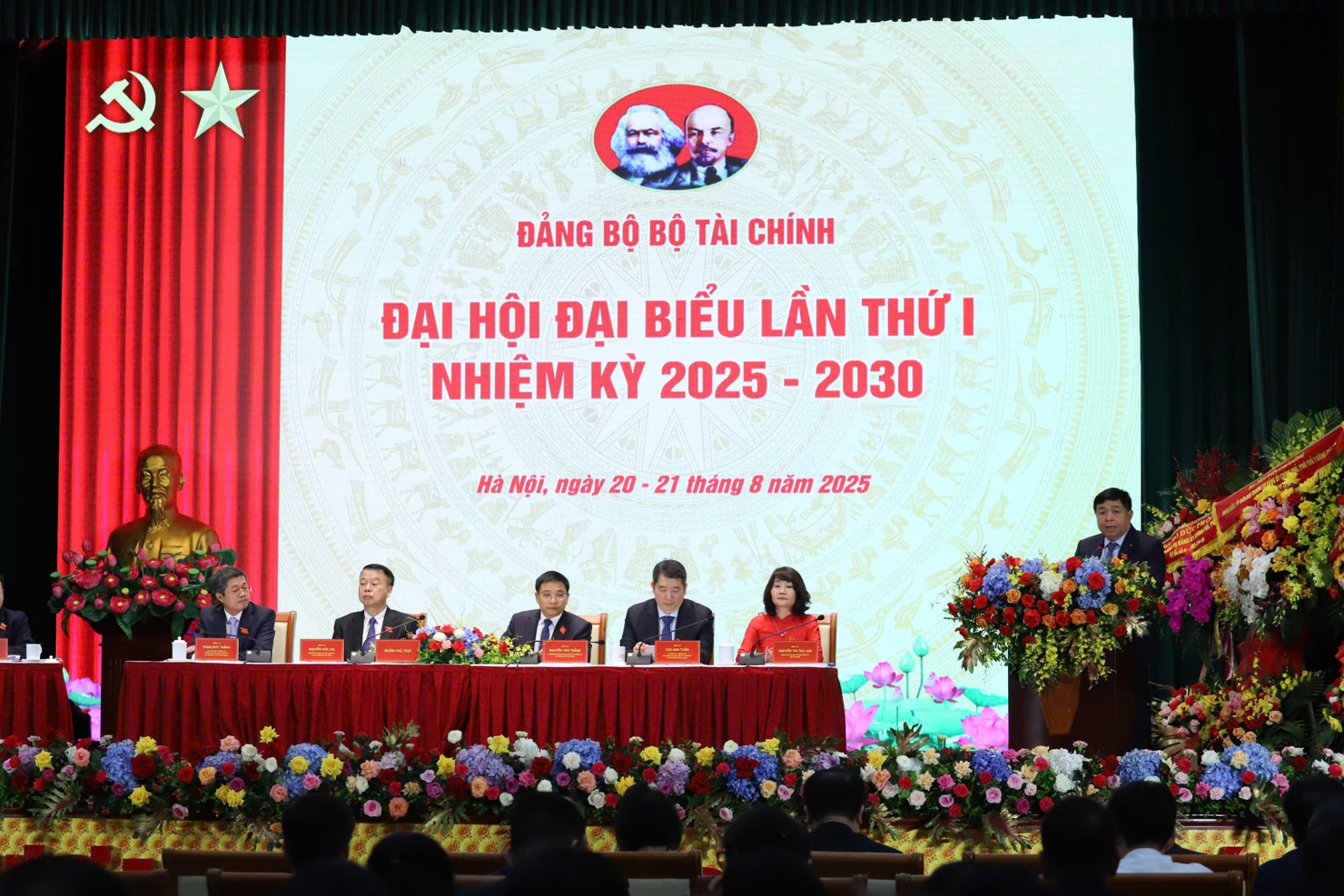 Phó Thủ tướng Chính phủ Nguyễn Chí Dũng phát biểu chỉ đạo Đại hội.