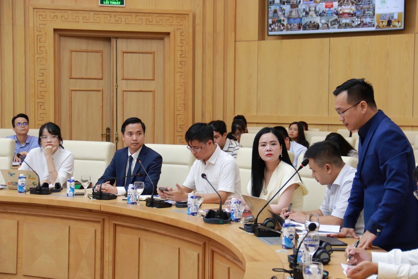 Đại diện c&aacute;c địa phương v&agrave; doanh nghiệp chia sẻ những kh&oacute; khăn, vướng mắc trong qu&aacute; tr&igrave;nh triển khai