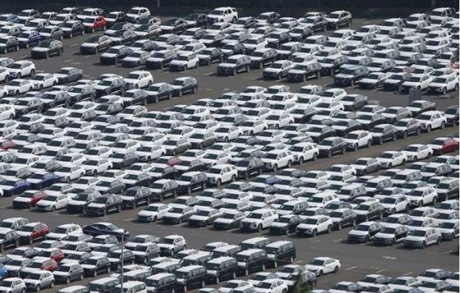 Loạt xe &ocirc; t&ocirc; chờ xuất khẩu tại một cảng biển gần nh&agrave; m&aacute;y sản xuất của Hyundai ở th&agrave;nh phố Ulsan. - Ảnh: Yonhap. &nbsp;