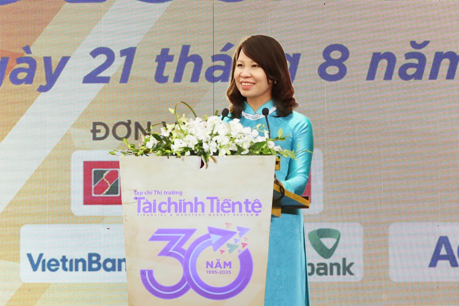 B&agrave; Trần Thị Thanh B&iacute;ch - Tổng Bi&ecirc;n tập Tạp ch&iacute; Thị trường T&agrave;i ch&iacute;nh Tiền tệ ph&aacute;t biểu.