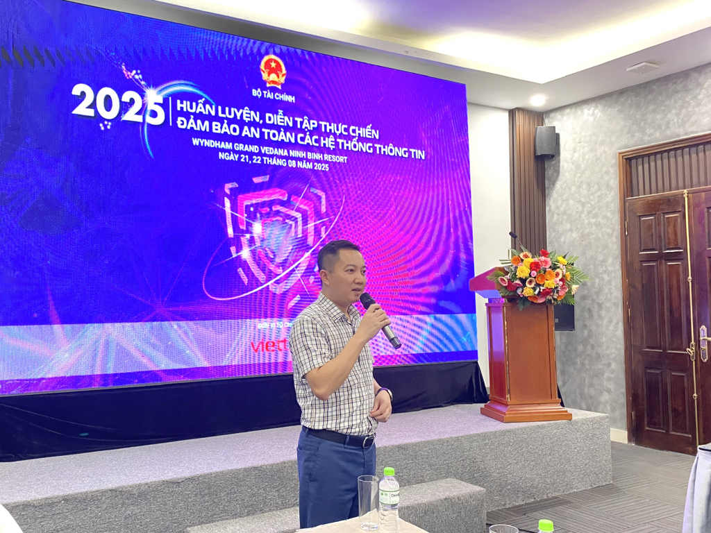 Ông Đặng Hữu Thành - Phó Cục trưởng Cục Công nghệ thông tin và chuyển đổi số phát biểu tại chương trình.