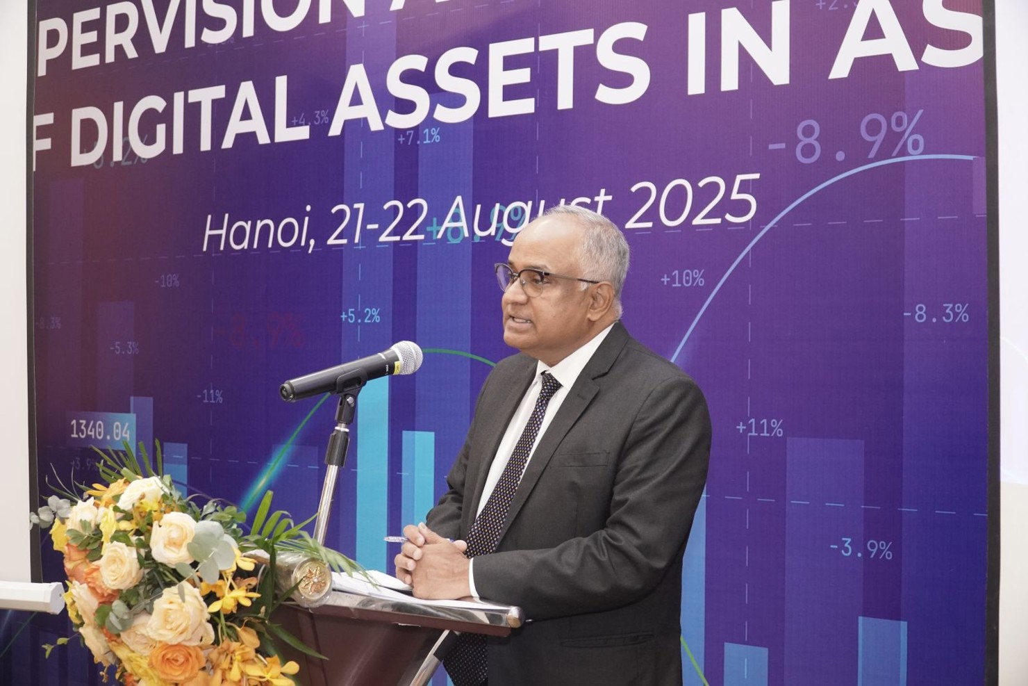 &Ocirc;ng Shantanu Chakraborty - Gi&aacute;m đốc Quốc gia của ADB tại Việt Nam&nbsp;ph&aacute;t biểu tại Hội thảo.