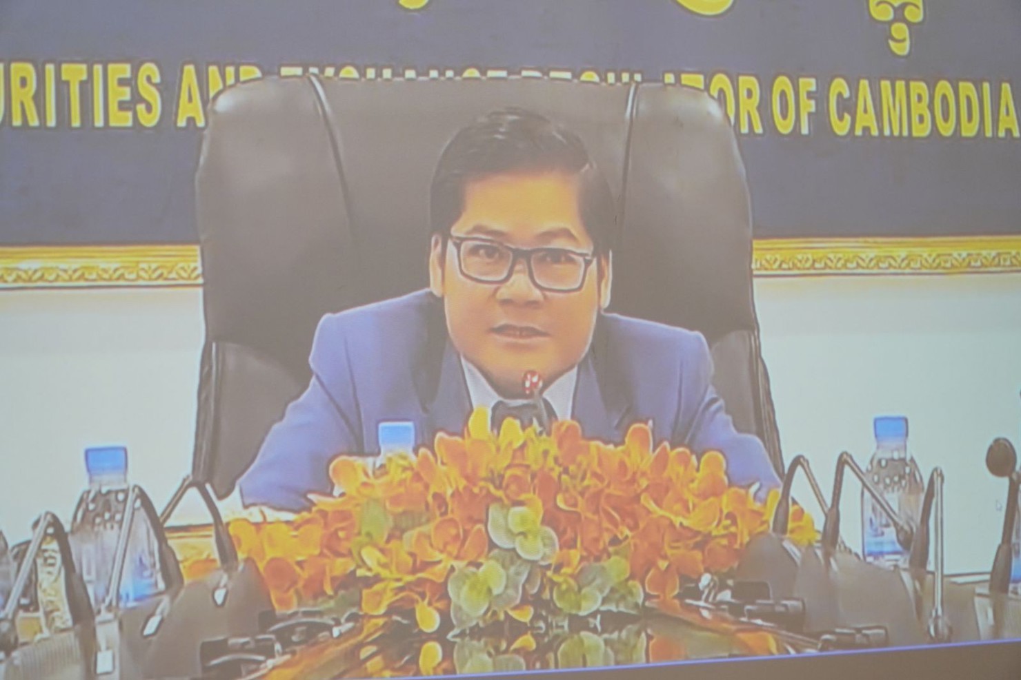 &Ocirc;ng Sou Socheat&nbsp;Tổng Vụ trưởng SERC ph&aacute;t biểu trực tuyến tại Hội thảo.&nbsp;