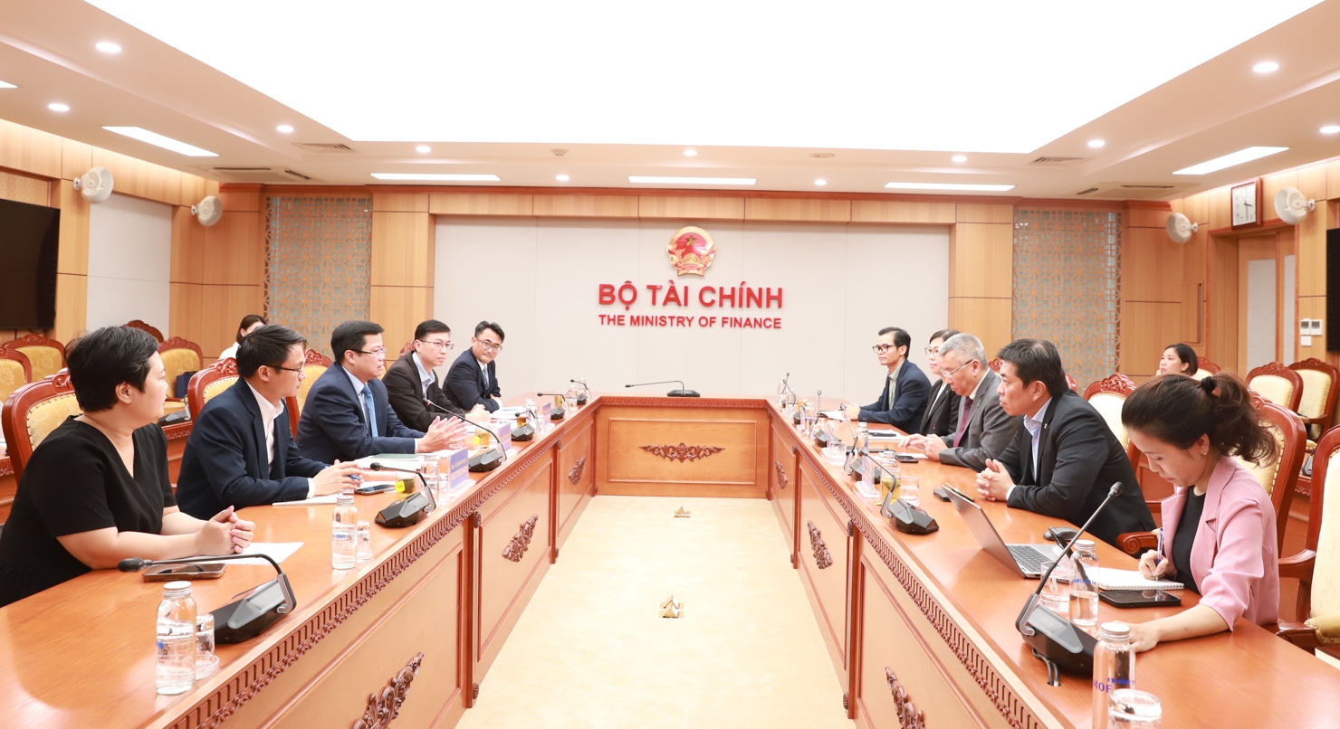 L&atilde;nh đạo Bộ T&agrave;i ch&iacute;nh đề nghị Dassault Syst&egrave;mes phối hợp c&ugrave;ng NIC triển khai c&aacute;c chương tr&igrave;nh đ&agrave;o tạo, ph&aacute;t triển nguồn nh&acirc;n lực c&ocirc;ng nghệ cao.