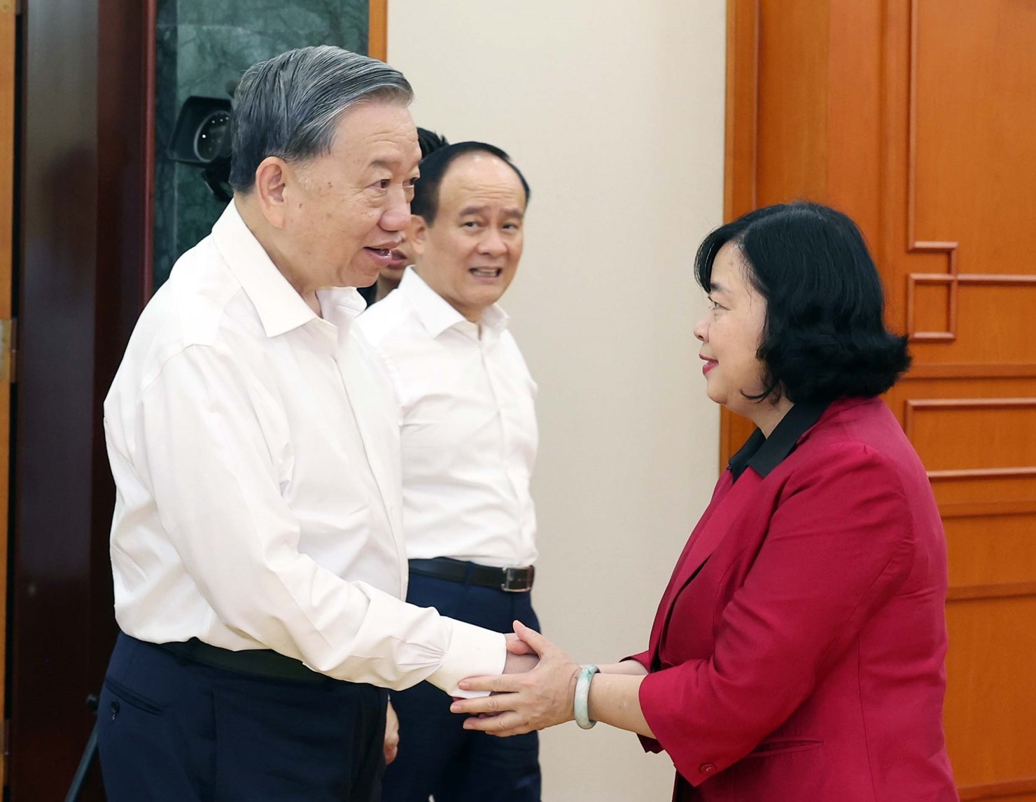 Tổng Bí thư Tô Lâm với Bí thư Thành ủy Hà Nội Bùi Thị Minh Hoài. Ảnh: Thống Nhất – TTXVN. 