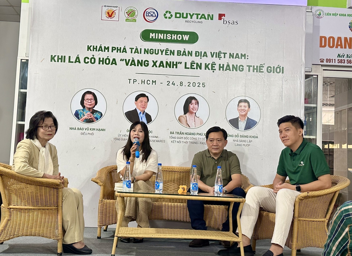 Bà Trần Hoàng Phú Xuân -Tổng Giám đốc Công ty CP Kết nối thời trang Faslink chia sẻ tại hội thảo. Ảnh: T.H