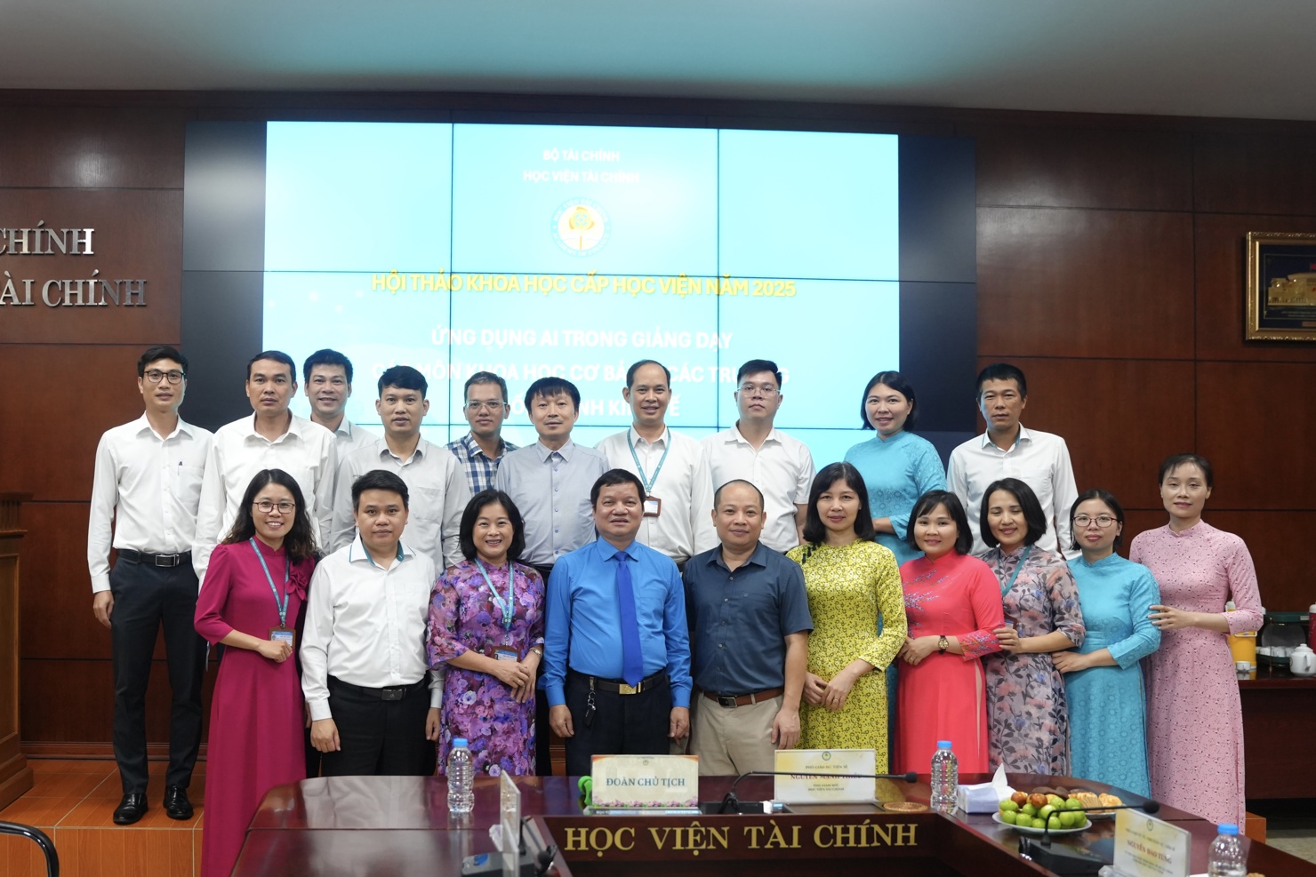 Các đại biểu tham dự Hội thảo.