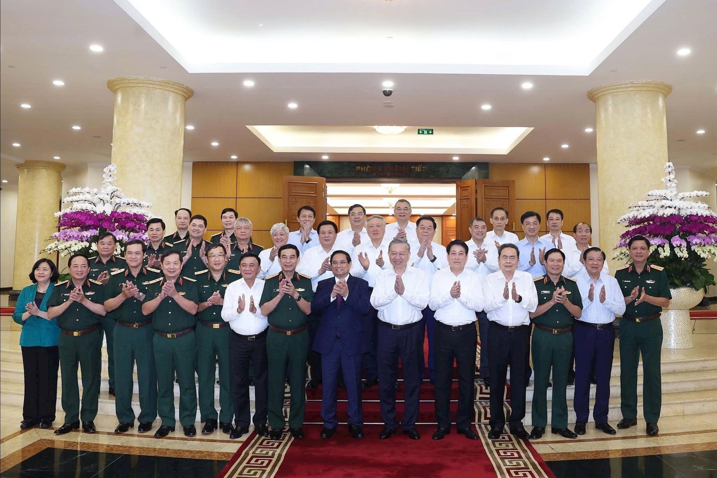 Tổng B&iacute; thư T&ocirc; L&acirc;m v&agrave; c&aacute;c đại biểu. Ảnh: Thống Nhất - TTXVN. &nbsp;