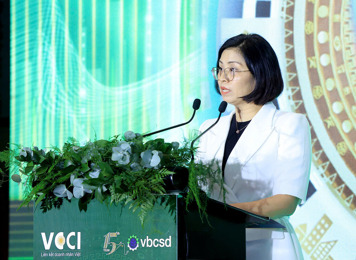 Bà Trịnh Thị Hương - Phó Cục trưởng Cục Phát triển doanh nghiệp tư nhân và kinh tế tập thể (Bộ Tài chính) phát biểu tại Diễn đàn Doanh nghiệp Phát triển bền vững năm 2025