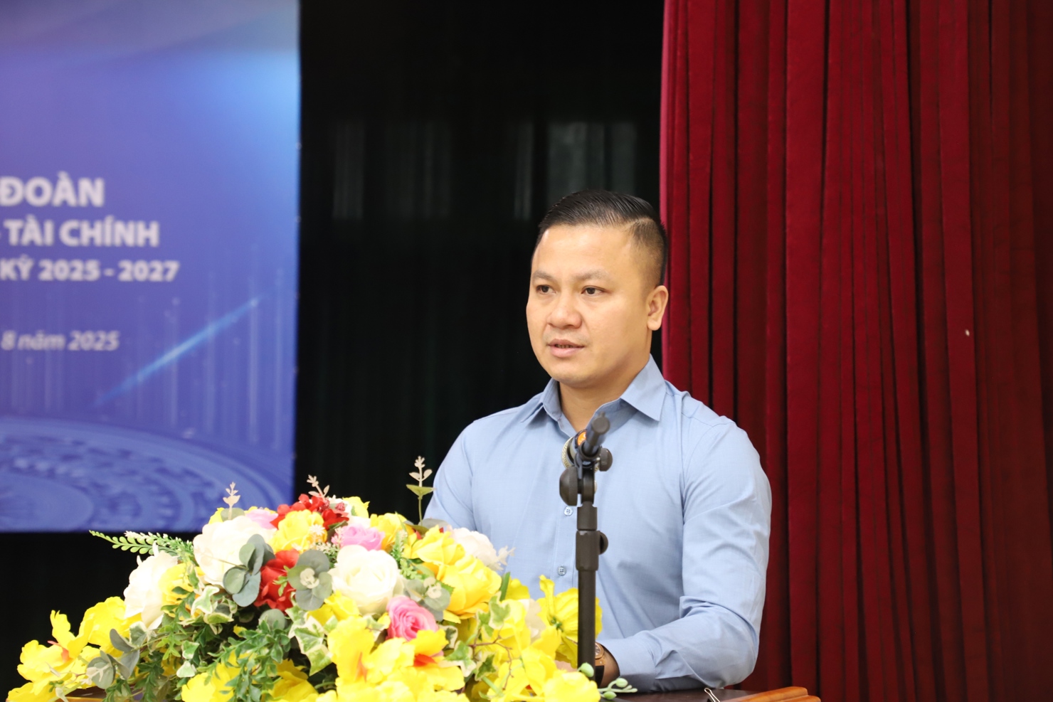 Đồng ch&iacute; L&ecirc; Đ&ocirc;n - B&iacute; thư Đo&agrave;n Thanh ni&ecirc;n Bộ T&agrave;i ch&iacute;nh ph&aacute;t biểu tại Đại hội.&nbsp;Ảnh: Lục Trường.