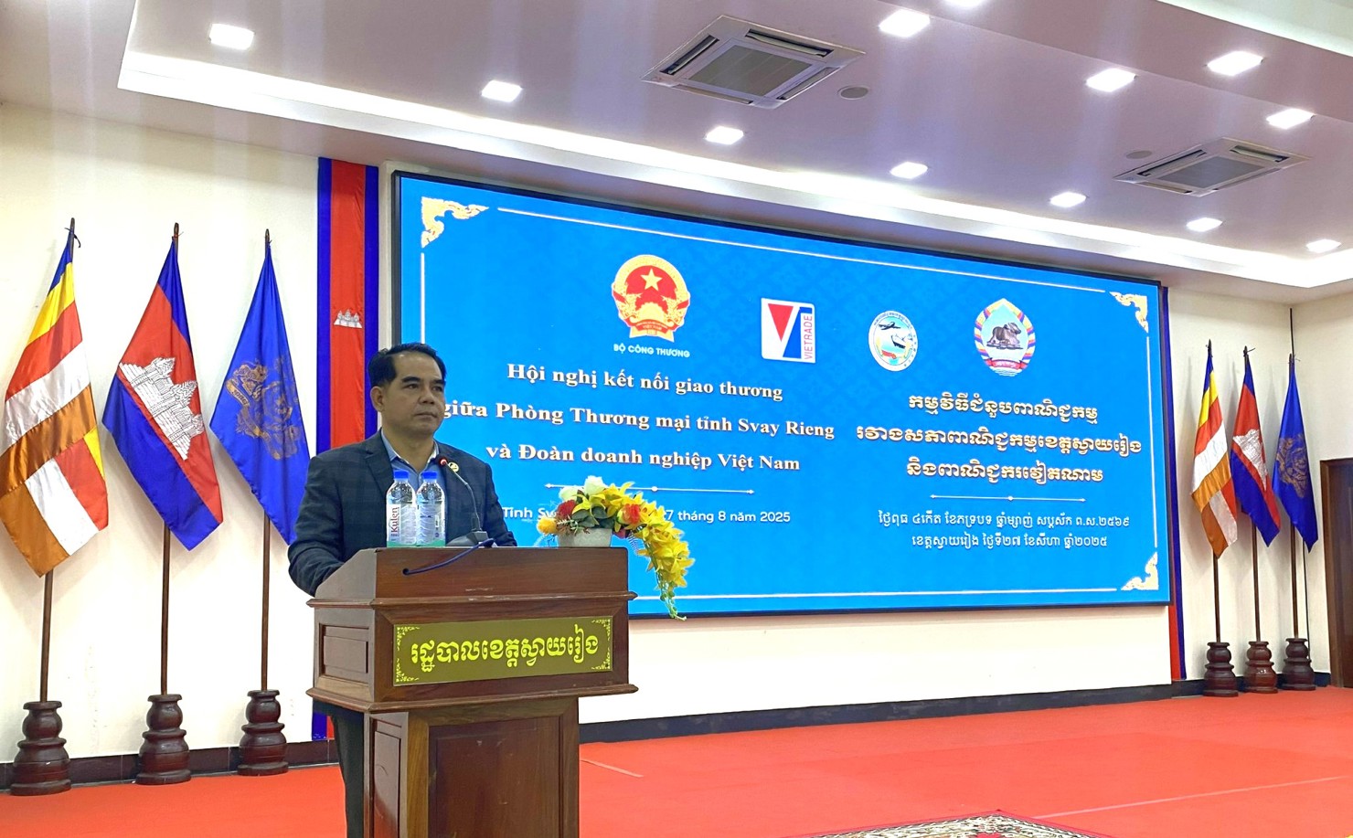 Ông Sokha Ram – Phó Tỉnh trưởng, tỉnh Svay Rieng phát biểu tại hội nghị.