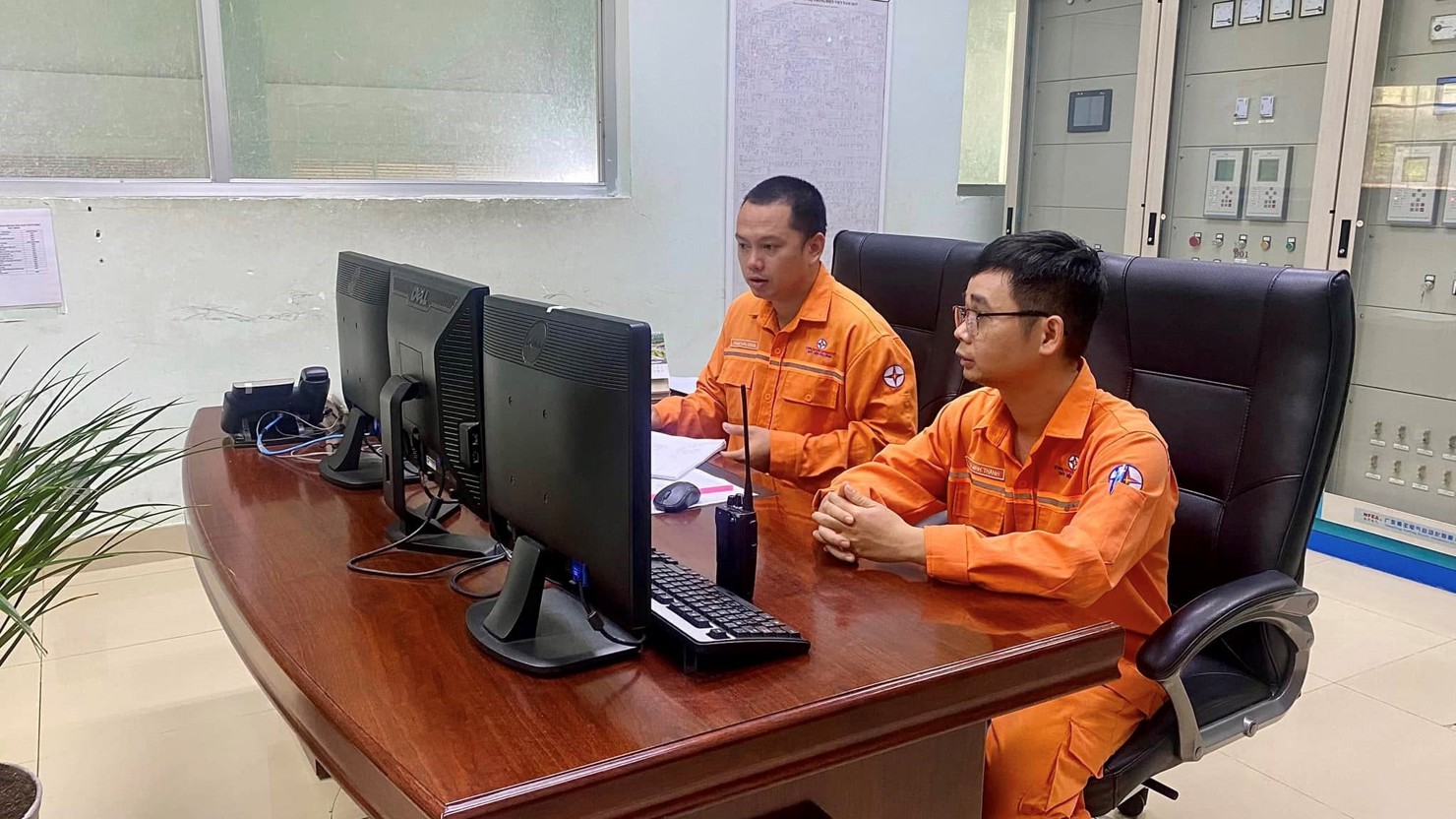 Trực điều hành tại Nhà máy Thủy điện Bắc Bình