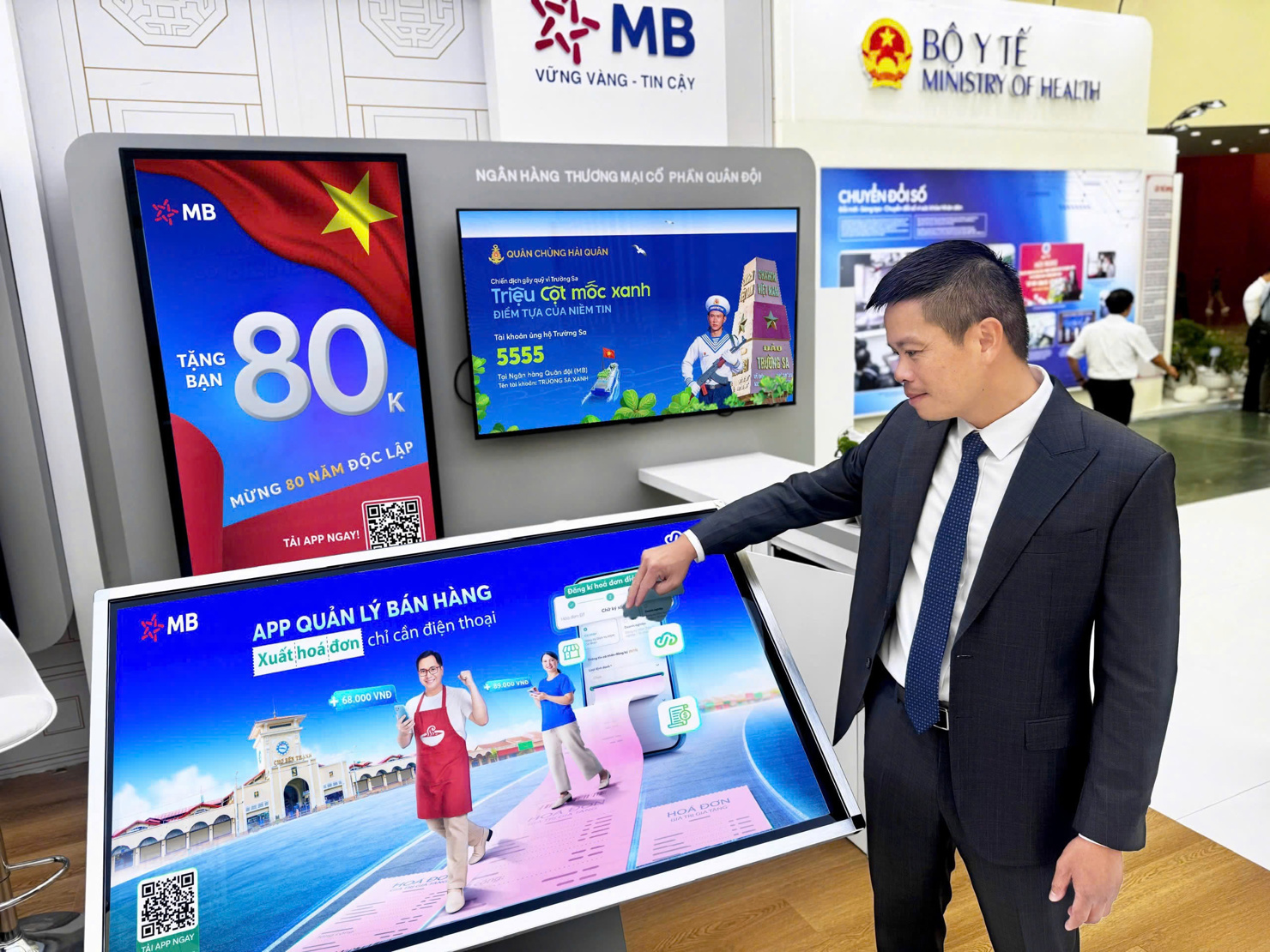 MB giới thiệu các giải pháp tài chính số trong khuôn khổ Triển lãm.
