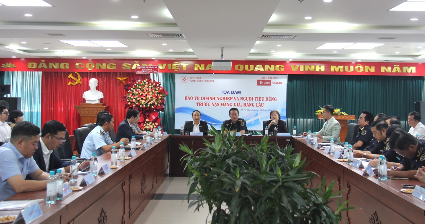 To&agrave;n cảnh diễn đ&agrave;n. Ảnh Đức Mỹ