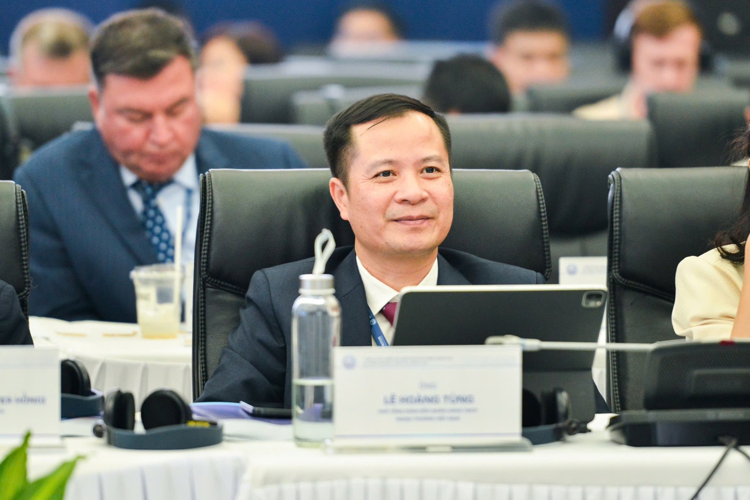 &Ocirc;ng L&ecirc; Ho&agrave;ng T&ugrave;ng - Ph&oacute; TGĐ Vietcombank tham dự phi&ecirc;n to&agrave;n thể Diễn đ&agrave;n t&agrave;i ch&iacute;nh thường ni&ecirc;n Việt Nam năm 2025.