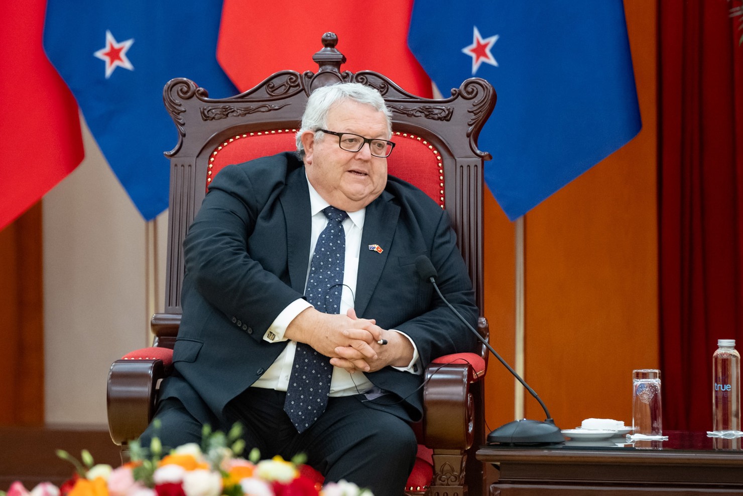 Chủ tịch Quốc hội New Zealand Gerry Brownlee phát biểu tại cuộc tiếp. Ảnh: Phạm Thắng. 