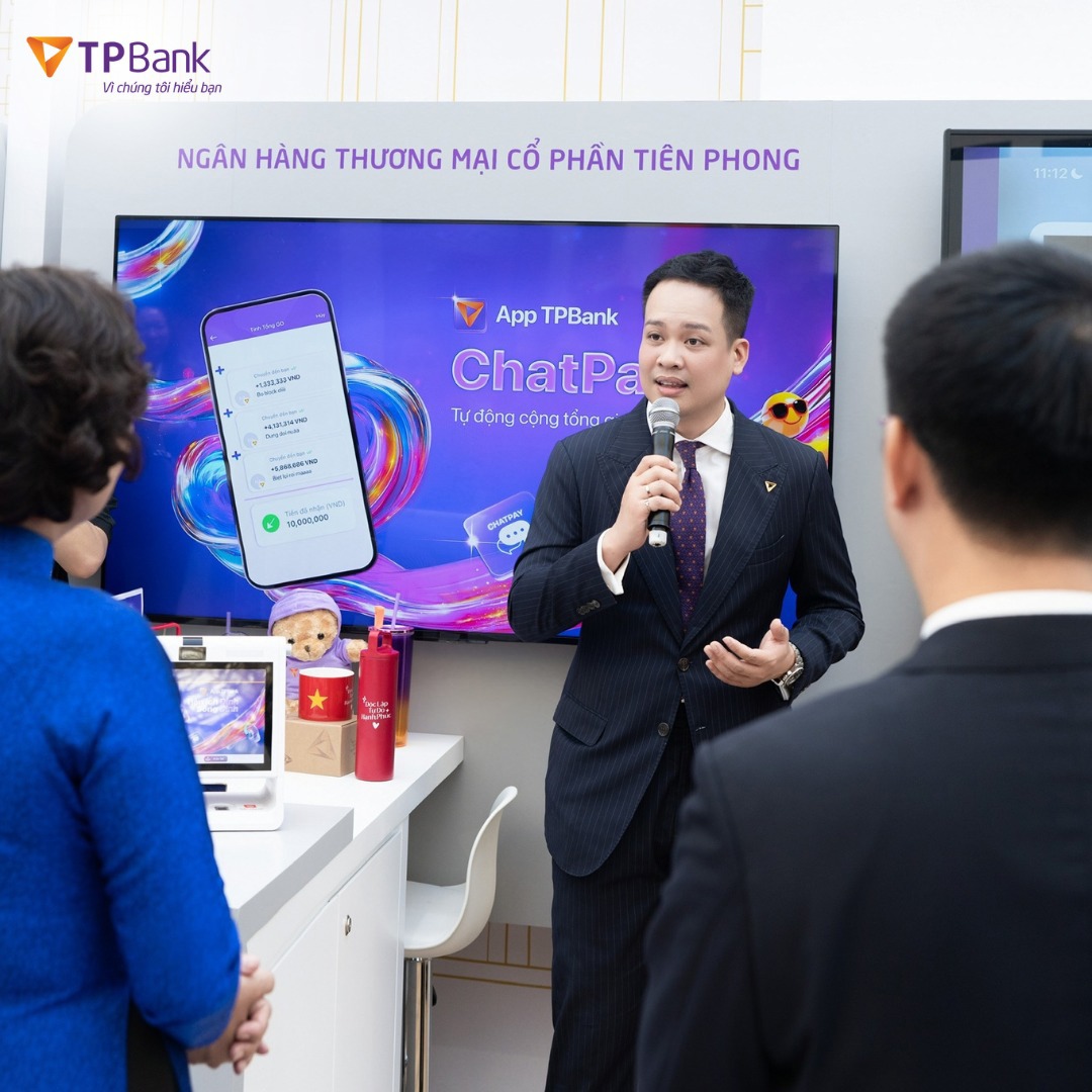Đại diện TPbank giới thiệu những giải pháp số hóa cải thiện trải nghiệm tài chính của khách hàng cá nhân và doanh nghiệp.