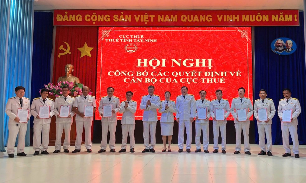 Tập thể Ban Lãnh đạo và công chức thuế tỉnh Tây Ninh quyết tâm hoàn thành nhiệm vụ thu ngân sách năm 2025 đạt mức cao nhất. Ảnh TL