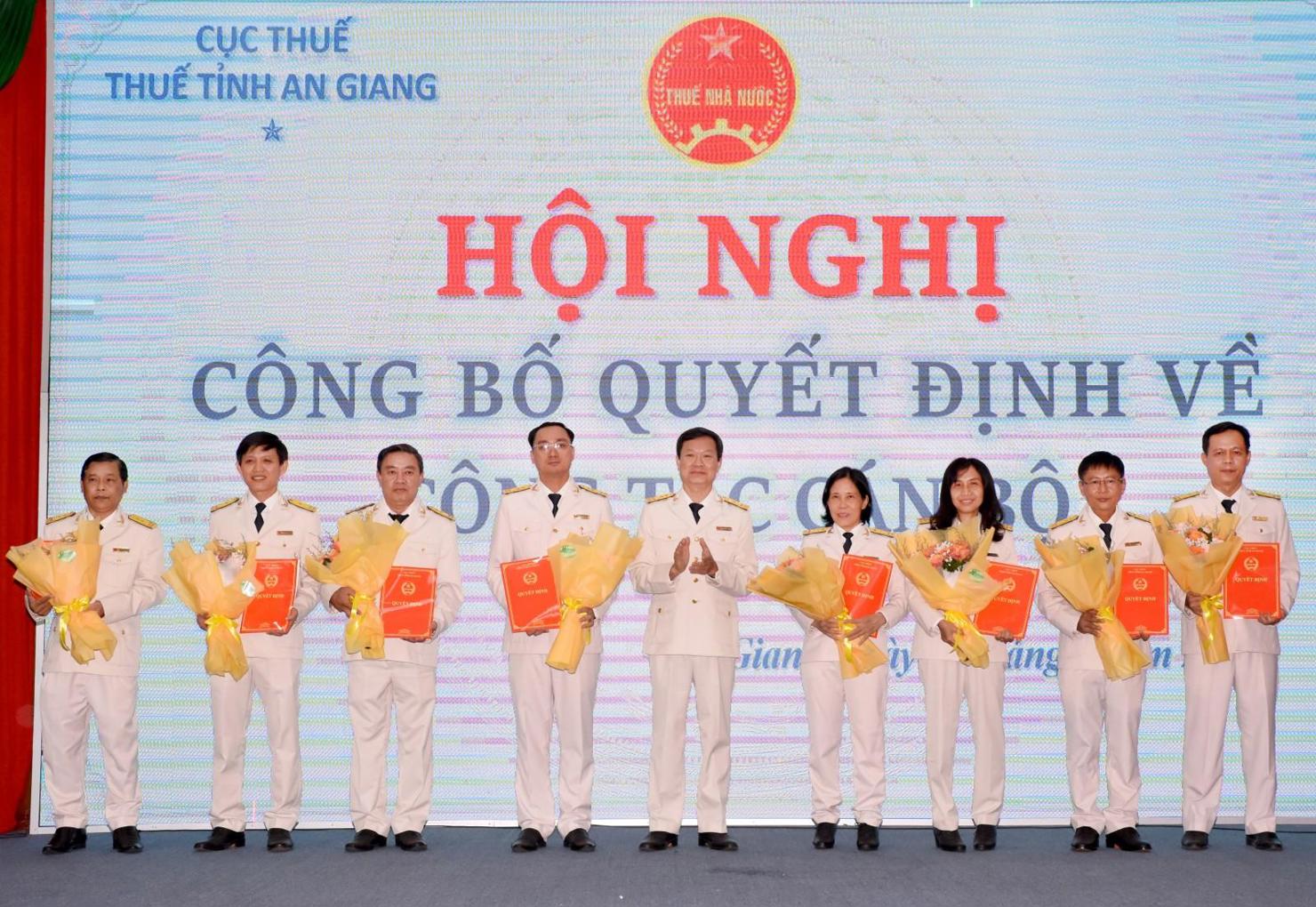 Tập thể lãnh đạo Thuế tỉnh An Giang quyết tâm hoàn thành các nhiệm vụ năm 2025. Ảnh: TL