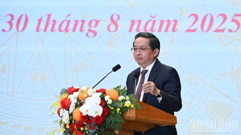 Chủ tịch Tập đoàn CT Group Trần Kim Chung phát biểu tham luận tại hội nghị. (Ảnh: Trần Hải)